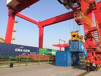 集裝箱疊疊樂！寧波舟山港首開雙層集裝箱班列背后的技術(shù)引擎